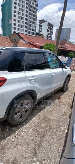 Suzuki Grand Vitara 2022 White