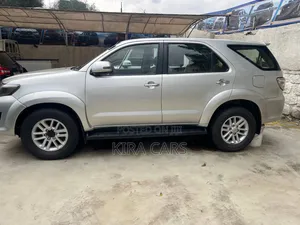 Toyota Fortuner 2012 Gold