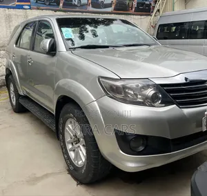 Toyota Fortuner 2012 Gold