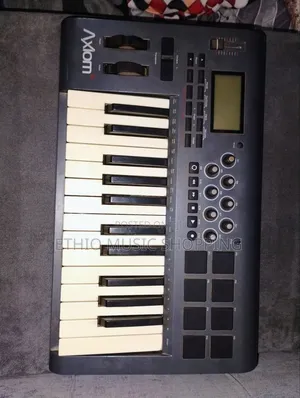 M Audio Axiom 25
