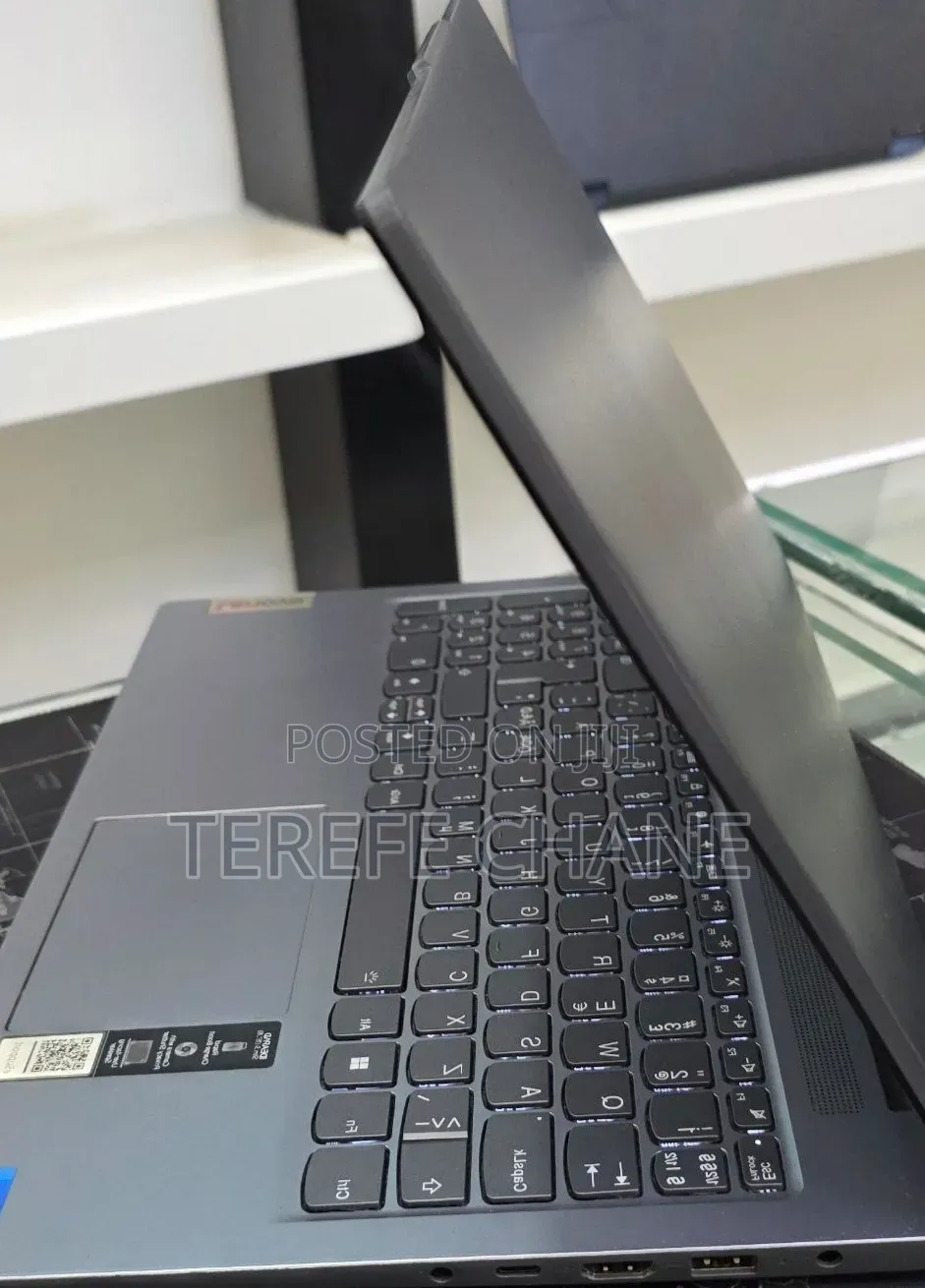 New Laptop Lenovo Ideapad 3-14IIL05 8GB Intel Core i5 SSD 512GB