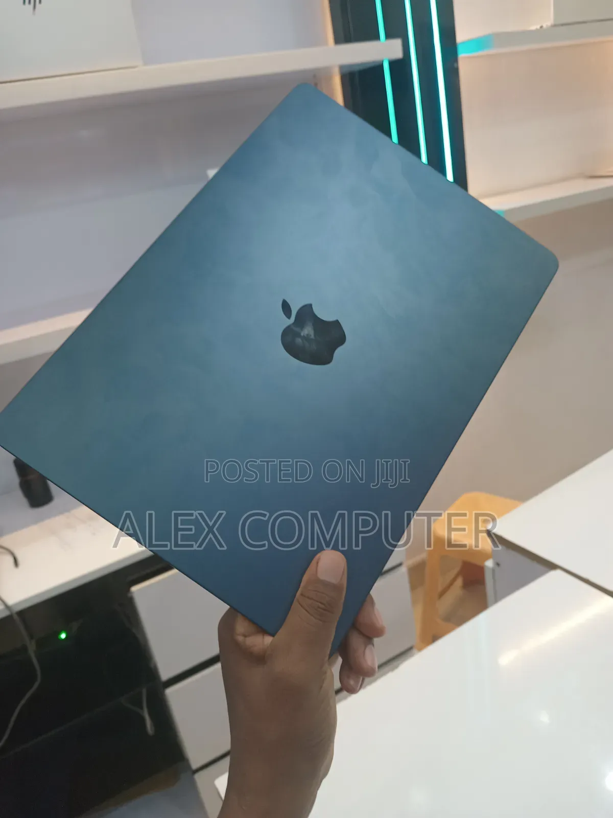 New Laptop Apple MacBook Air 2022 M2 16GB Apple M2 SSD 512GB
