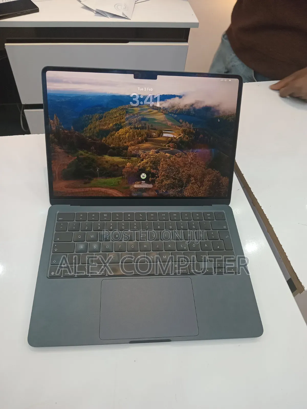 New Laptop Apple MacBook Air 2022 M2 16GB Apple M2 SSD 512GB