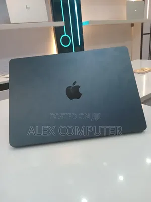 New Laptop Apple MacBook Air 2022 M2 16GB Apple M2 SSD 512GB