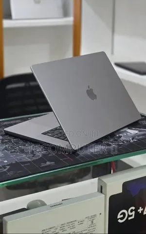 New Laptop Apple MacBook Pro 2022 M2 16GB Apple M2 SSD 512GB