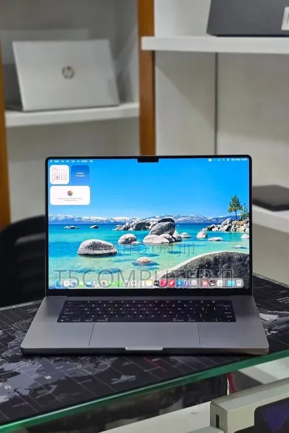 New Laptop Apple MacBook Pro 2022 M2 16GB Apple M2 SSD 512GB