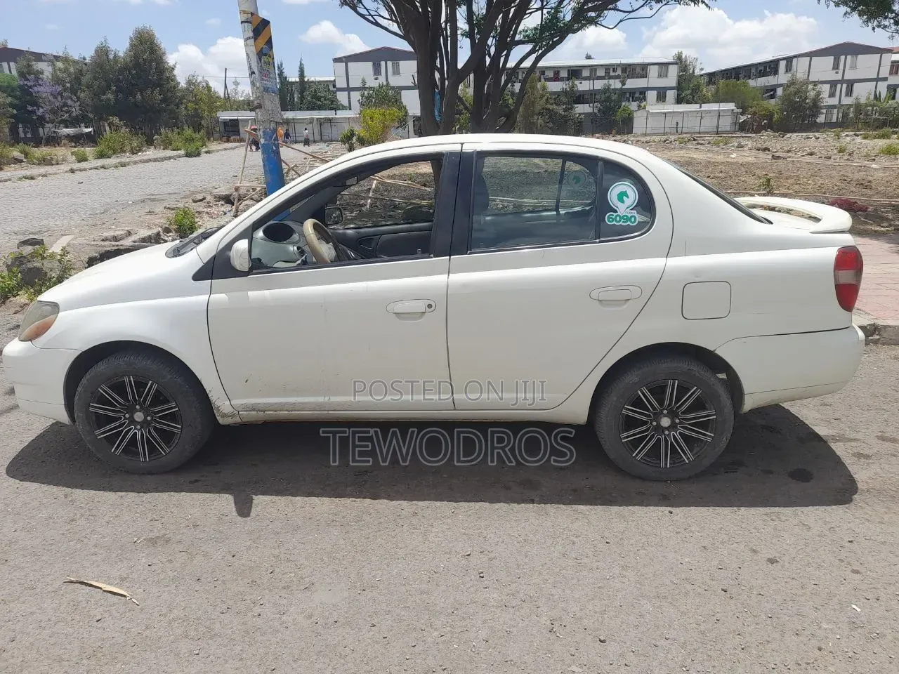 Toyota Platz 2001 White