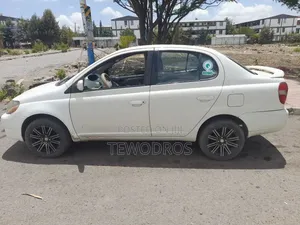 Toyota Platz 2001 White