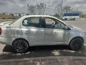 Toyota Platz 2001 White