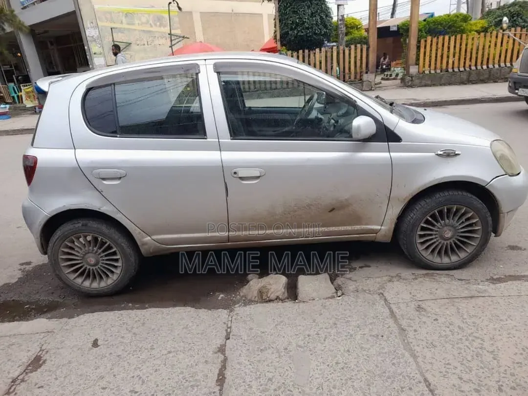Toyota Vitz 1999 Silver