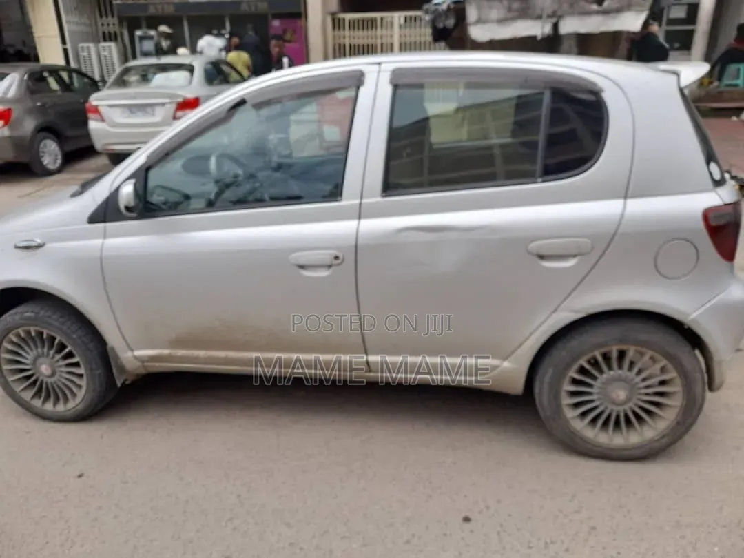 Toyota Vitz 1999 Silver