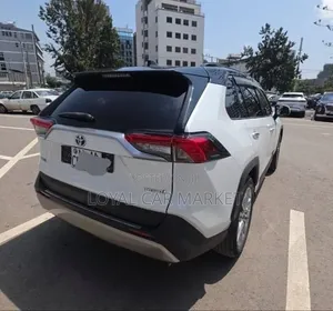 Toyota RAV4 2023 White