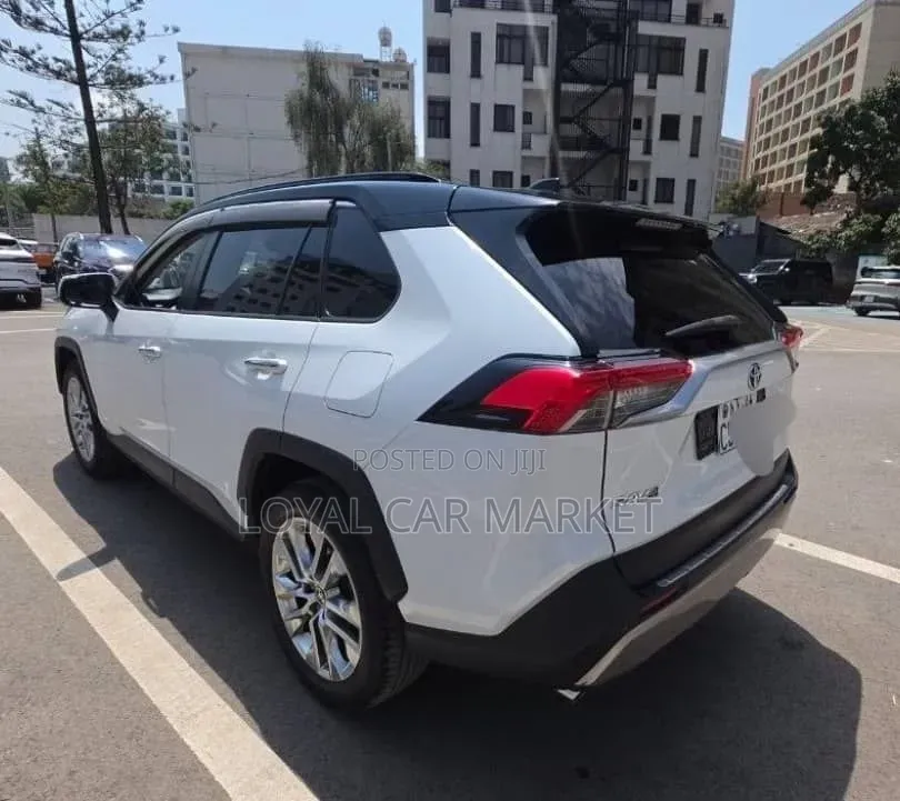 Toyota RAV4 2023 White