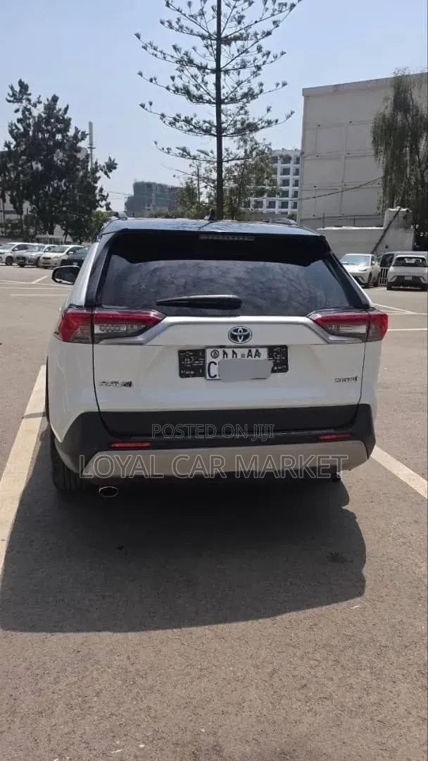 Toyota RAV4 2023 White