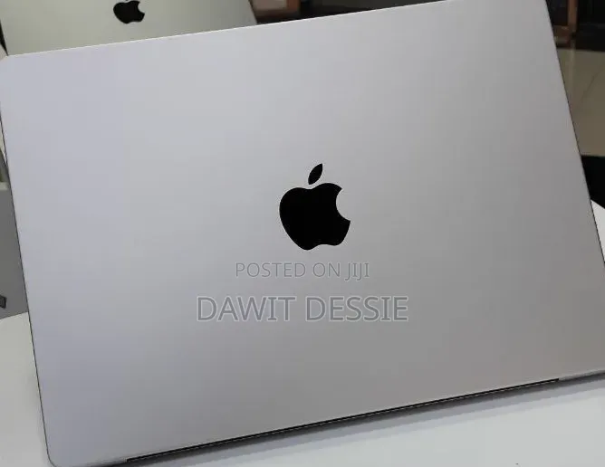 New Laptop Apple MacBook Pro 2024 M4 16GB Apple M4 Pro SSD 512GB
