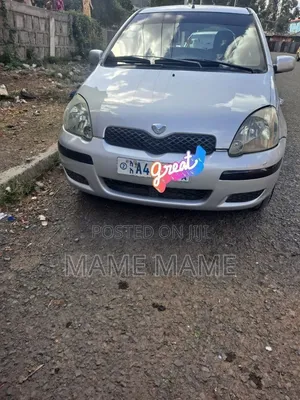Toyota Vitz 2004 Silver