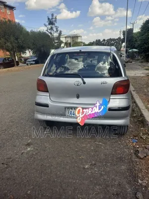Toyota Vitz 2004 Silver