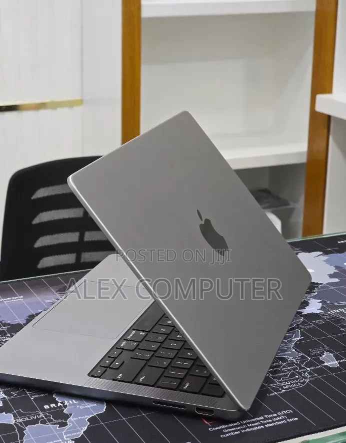 New Laptop Apple MacBook Pro 2023 M3 8GB Apple M3 SSD 512GB