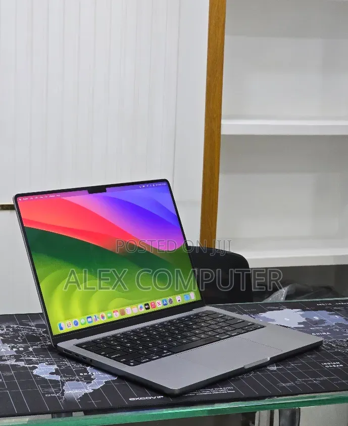 New Laptop Apple MacBook Pro 2023 M3 8GB Apple M3 SSD 512GB