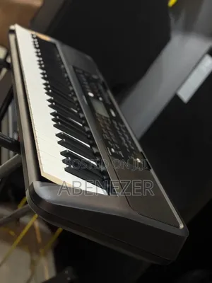 Yamaha PSR E383 Keyboard Piano