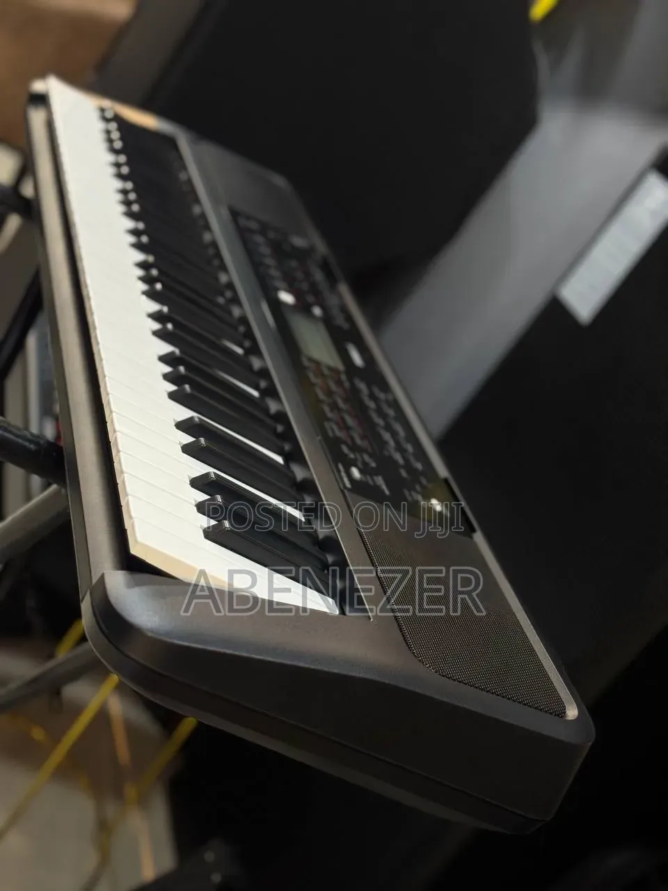 Yamaha PSR E383 Keyboard Piano