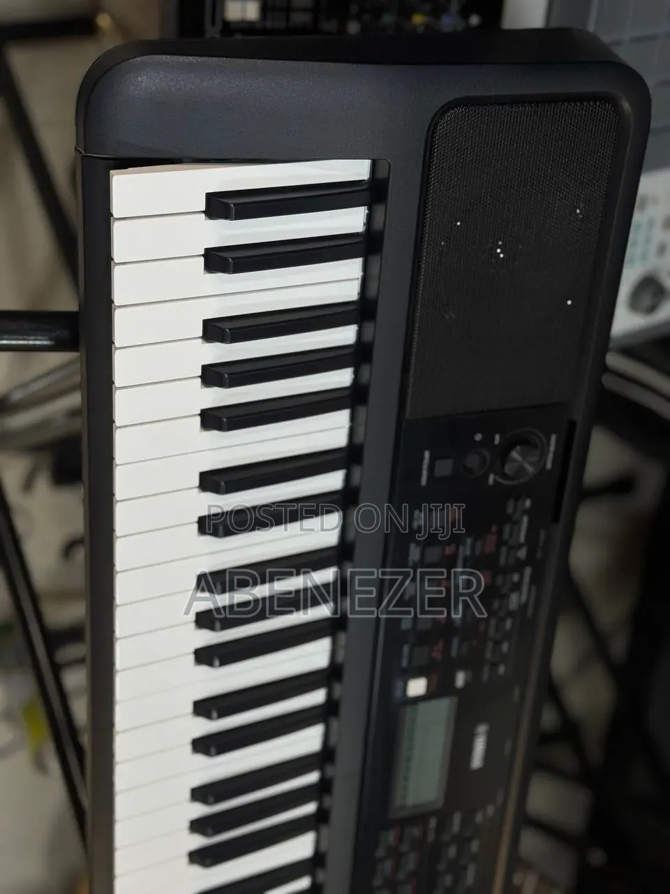 Yamaha PSR E383 Keyboard Piano