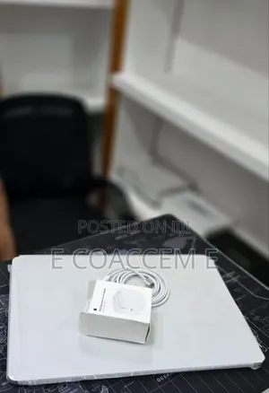 New Laptop Apple MacBook 16GB Apple M5 SSD 512GB