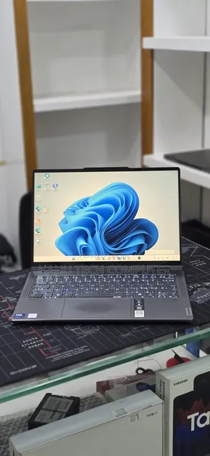 New Laptop Lenovo Yoga 7i 16GB Intel Core Ultra 5 SSD 512GB