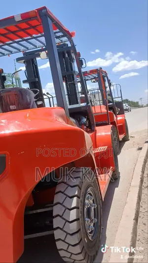 Forklift 00