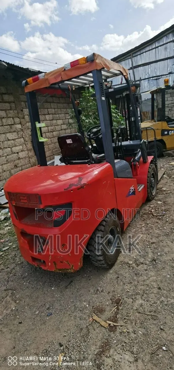 Forklift 00