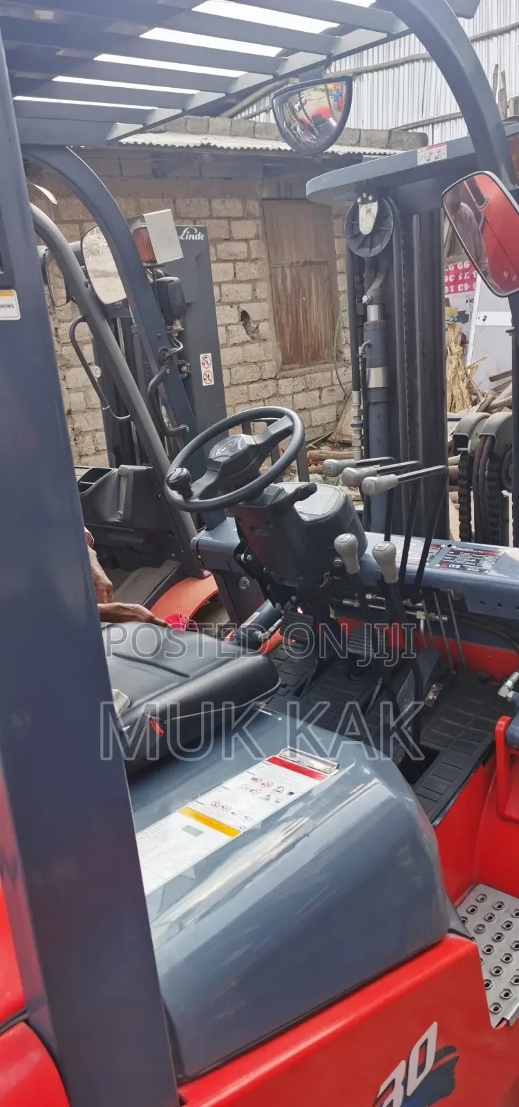 Forklift 00