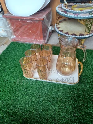 ጆግ ያላቸው የዉሀ ብርጭቆዎች
