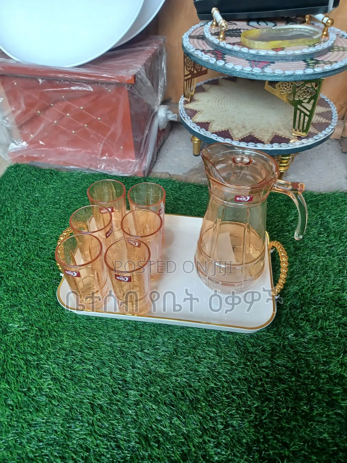 ጆግ ያላቸው የዉሀ ብርጭቆዎች