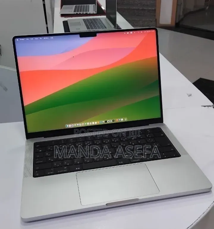 New Laptop Apple MacBook Pro 2024 M4 16GB Apple M4 SSD 512GB