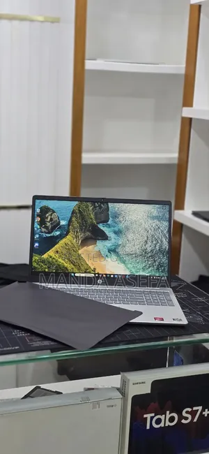 New Laptop HP Stream Notebook 8GB AMD Ryzen 5 SSD 512GB