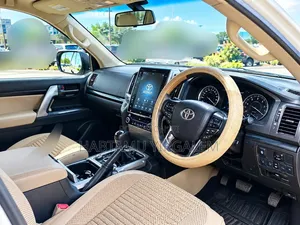 Toyota Land Cruiser 2012 White