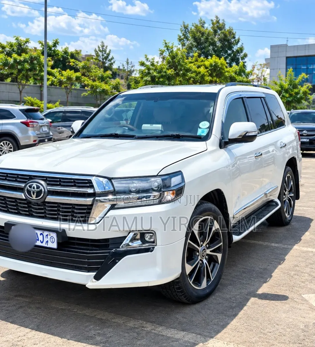 Toyota Land Cruiser 2012 White