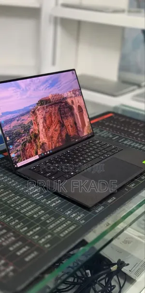 New Laptop Dell Precision 5560 16GB Intel Core i9 SSD 512GB