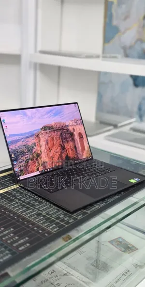 New Laptop Dell Precision 5560 16GB Intel Core i9 SSD 512GB