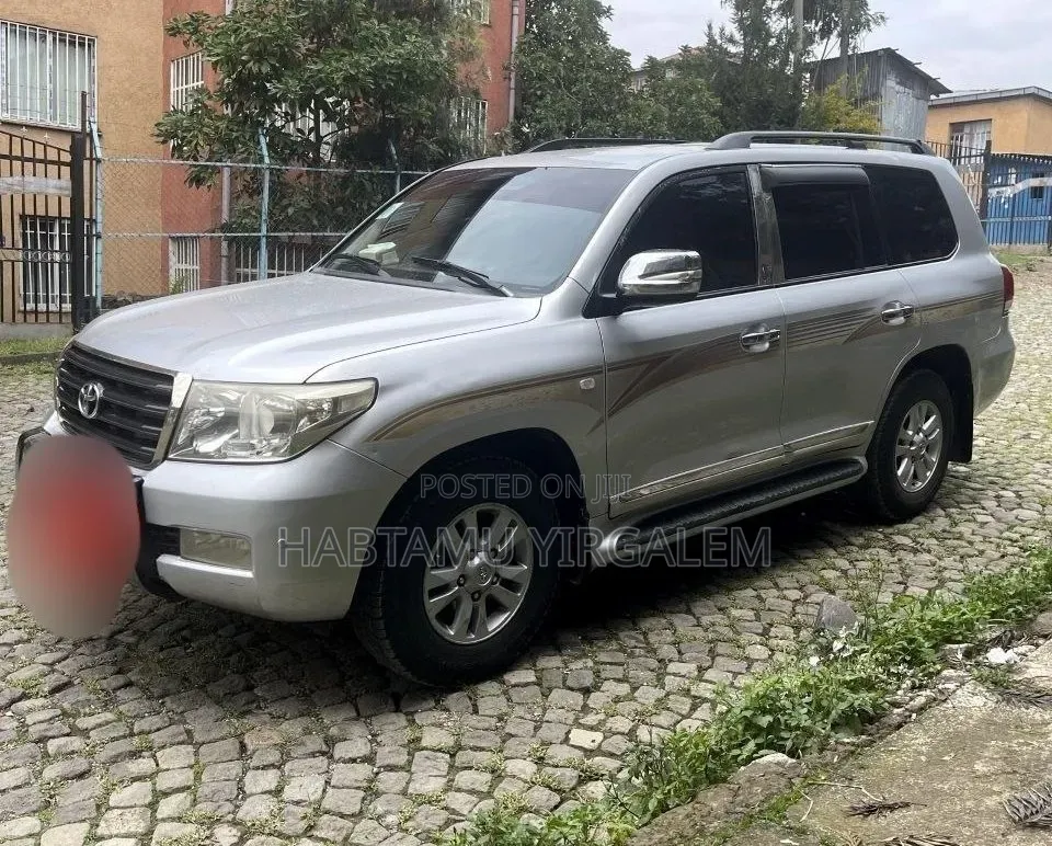 Toyota Land Cruiser 2010 Silver