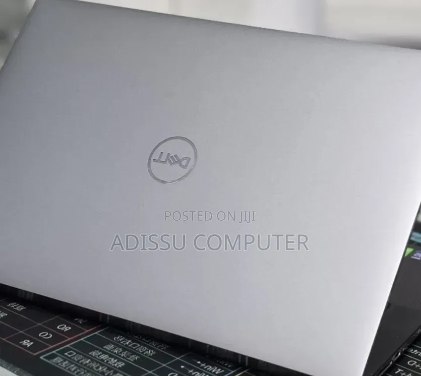 New Laptop Dell Precision 5560 16GB Intel Core i9 SSD 512GB