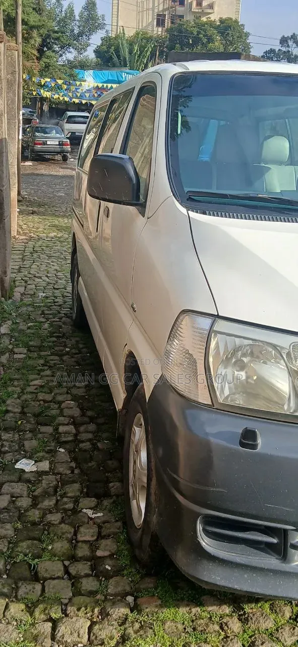 Toyota HiAce 2011 White