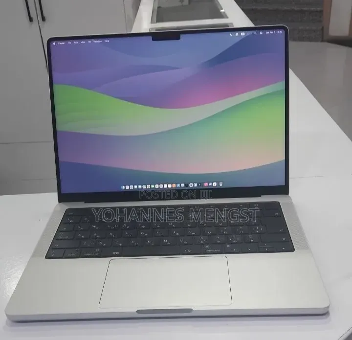 New Laptop Apple MacBook Pro 2024 M4 16GB Apple M4 Pro SSD 512GB