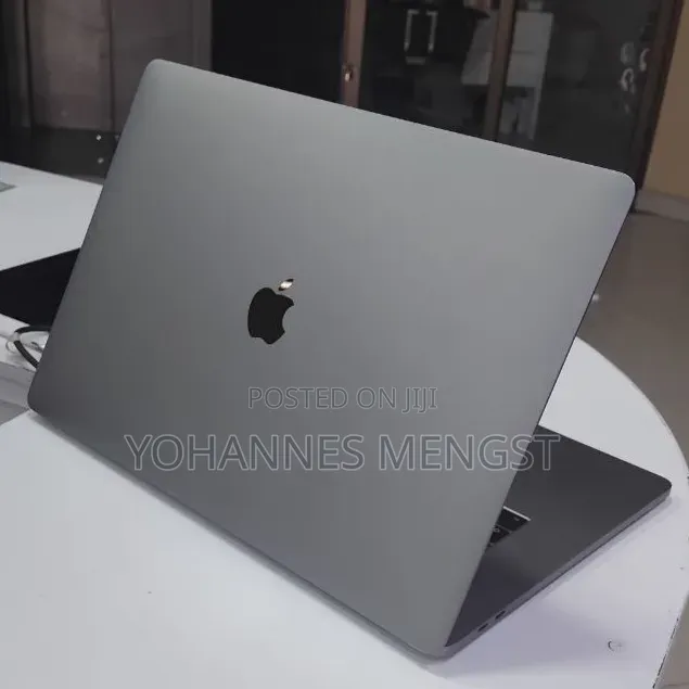 New Laptop Apple MacBook Pro 2017 16GB Intel Core i7 SSD 512GB