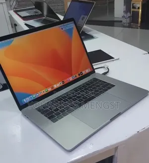 New Laptop Apple MacBook Pro 2017 16GB Intel Core i7 SSD 512GB