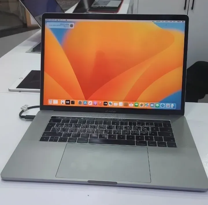 New Laptop Apple MacBook Pro 2017 16GB Intel Core i7 SSD 512GB