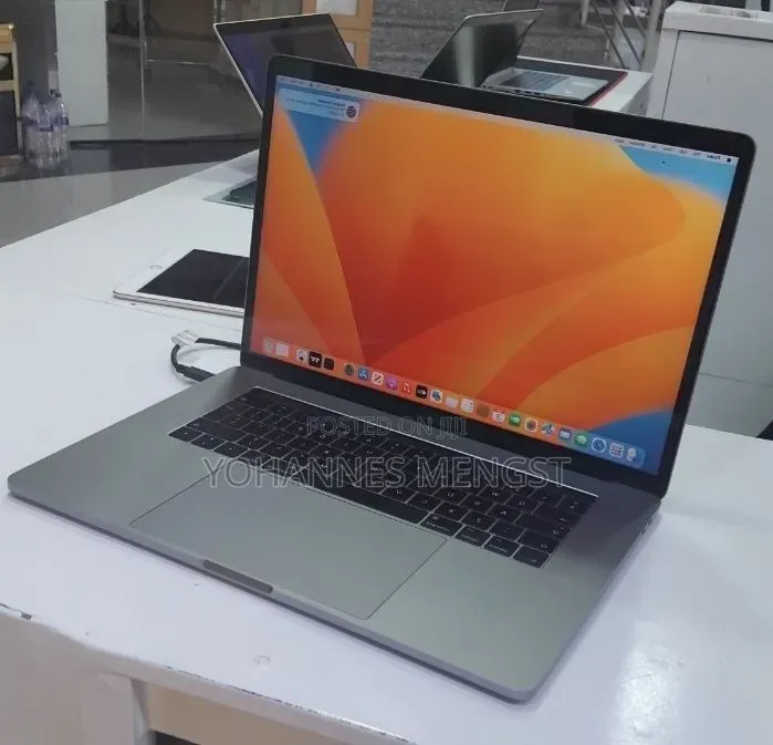 New Laptop Apple MacBook Pro 2017 16GB Intel Core i7 SSD 512GB
