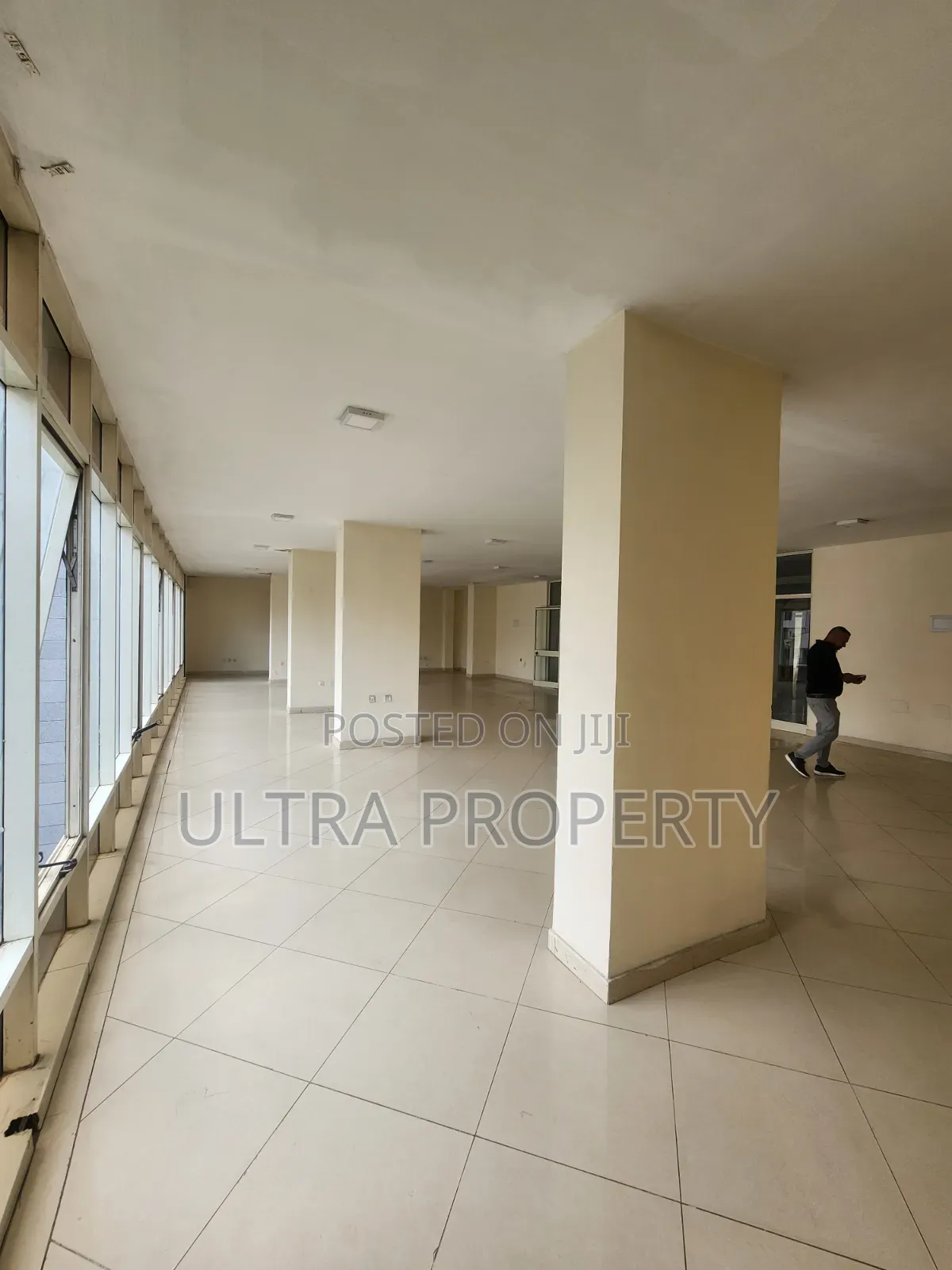 Prime 400 SQM Office Space | Modern Spacious