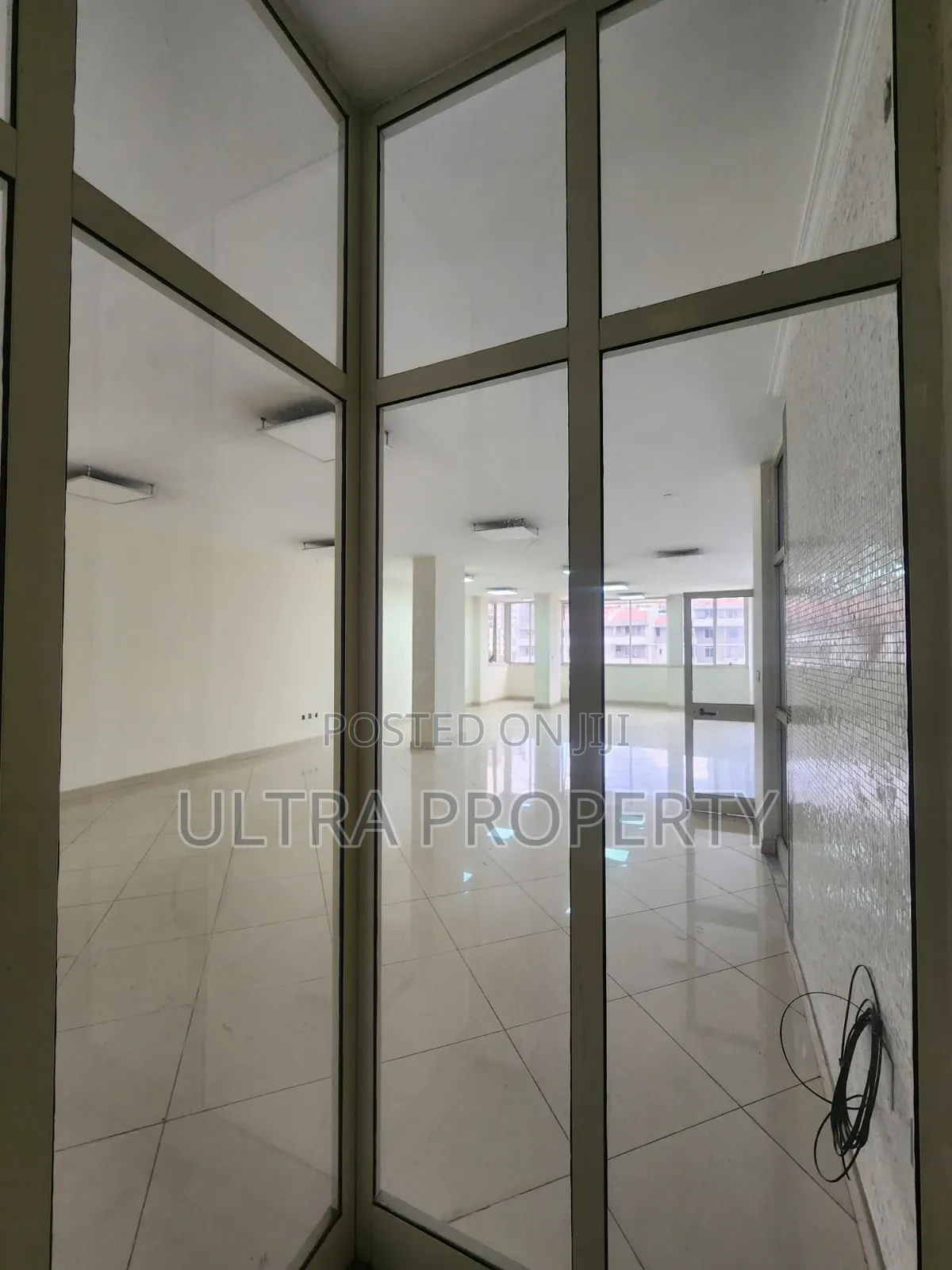 Prime 400 SQM Office Space | Modern Spacious