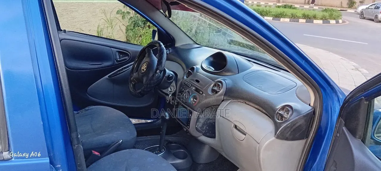 Toyota Vitz 2002 Blue